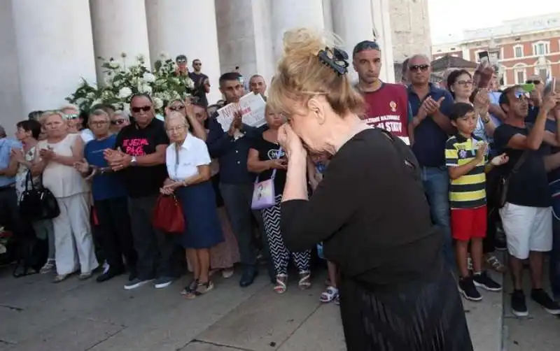 i funerali di nadia toffa 4