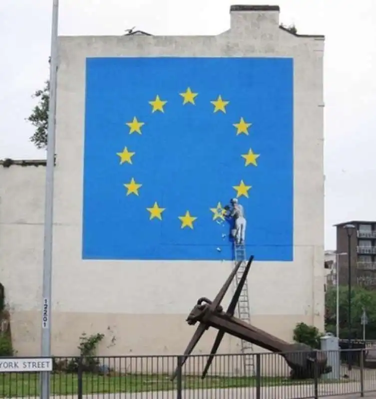 il murale sull'unione europea di banksy a dover 11