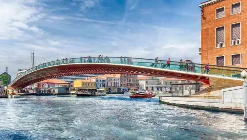 il ponte della costituzione di venezia progettato da santiago calatrava 1