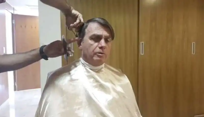 jair bolsonaro dal barbiere 8