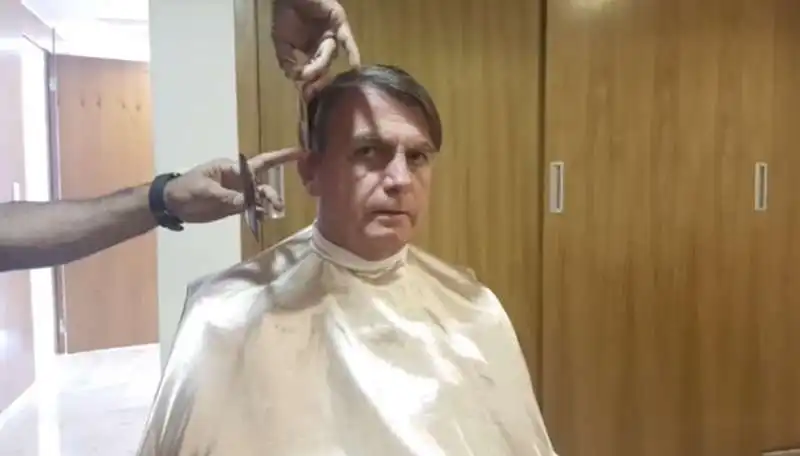 jair bolsonaro dal barbiere 9