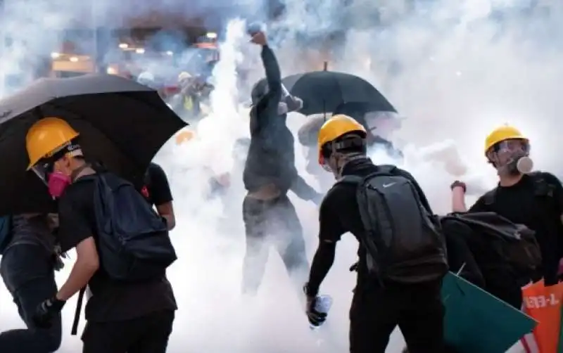 le proteste di hong kong  12