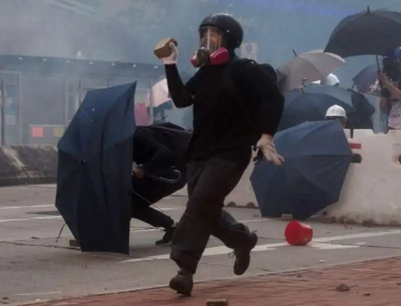 le proteste di hong kong  9