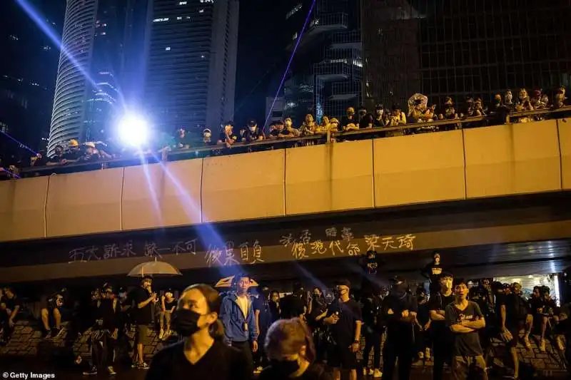 le proteste di hong kong contro la cina   in piazza quasi 2 milioni di persone   agosto 2019 15