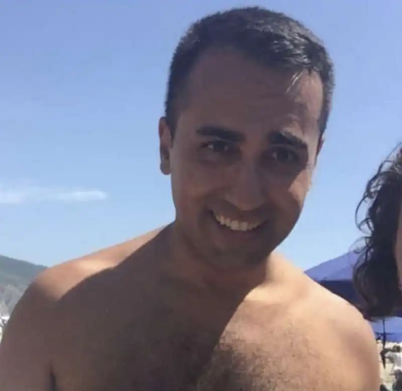 luigi di maio in spiaggia a palinuro 4