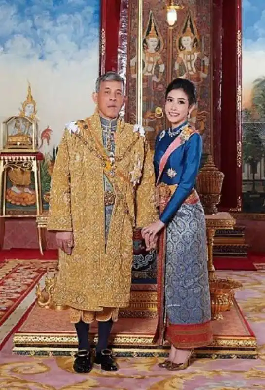 maha vajiralongkorn e sineenat wongvajirapakdi  1