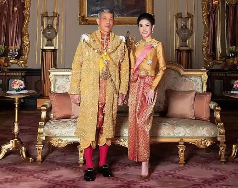 maha vajiralongkorn e sineenat wongvajirapakdi  5