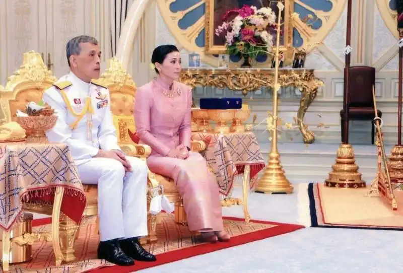 maha vajiralongkorn e suthida tidjai 1