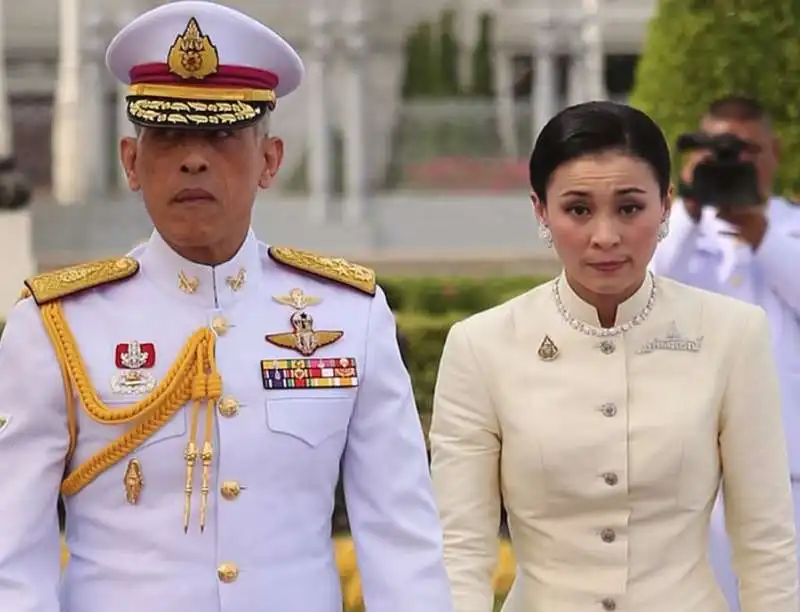 maha vajiralongkorn e suthida tidjai 2