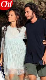 marica pellegrinelli e charley vezza insieme a ibiza foto da chi