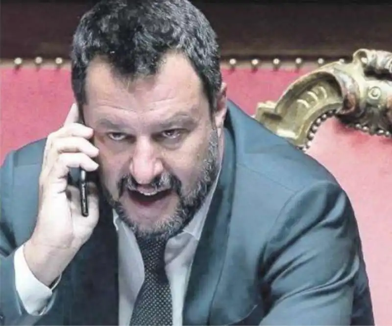 MATTEO SALVINI AL TELEFONO