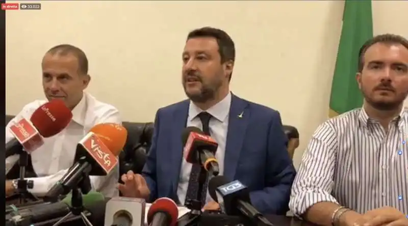 matteo salvini in diretta facebook con massimiliano romeo e riccardo molinari 4