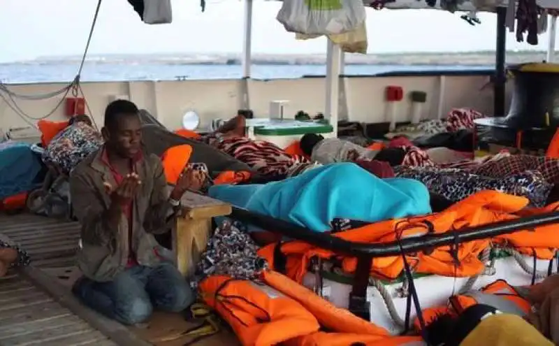 migranti a bordo della open arms