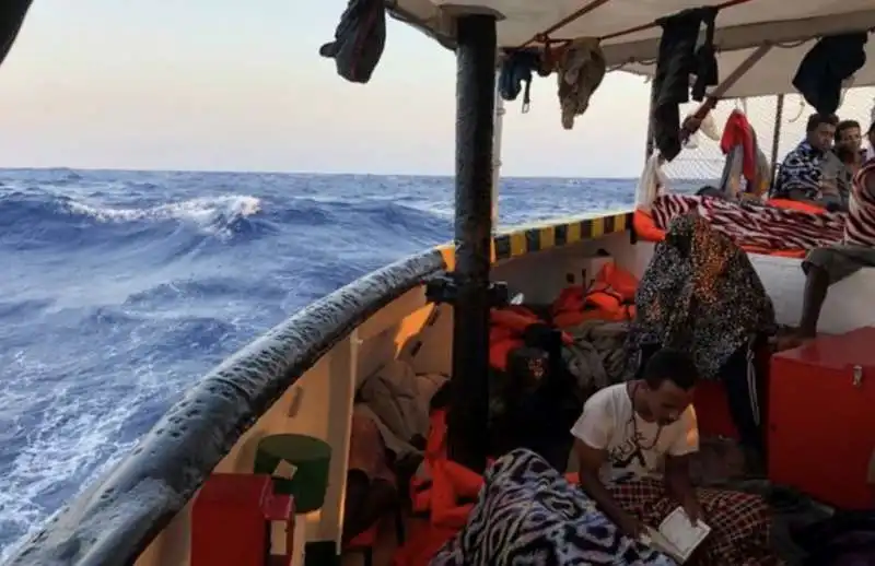 migranti a bordo della open arms 3