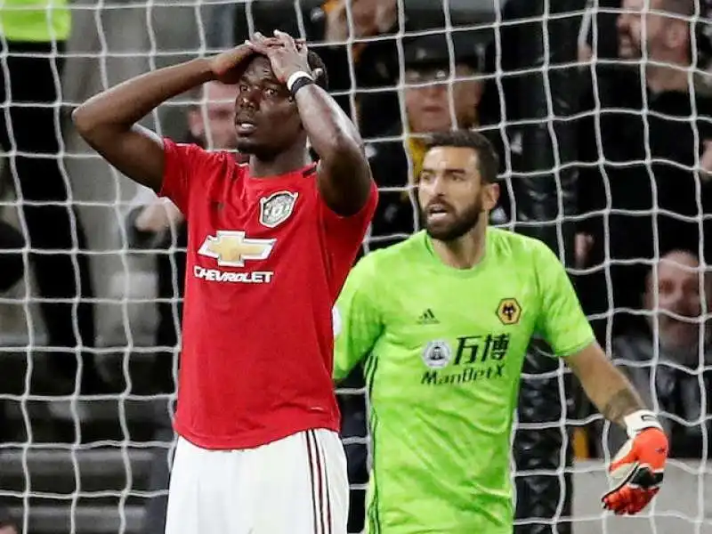 paul pogba sbaglia un rigore contro il wolverhampton 3