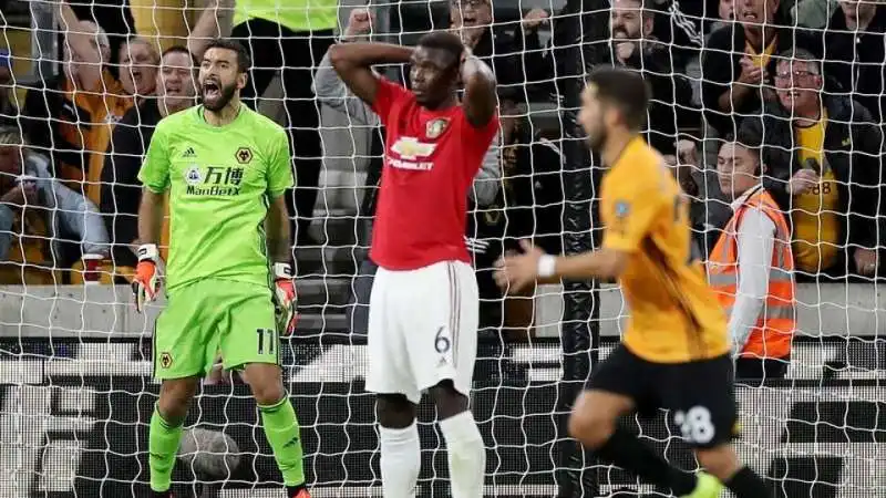 paul pogba sbaglia un rigore contro il wolverhampton 4