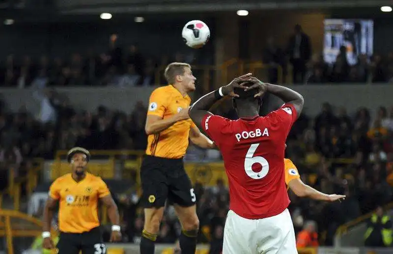 paul pogba sbaglia un rigore contro il wolverhampton 5