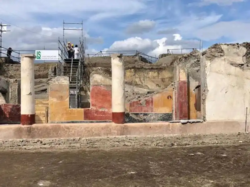 pompei   il tesoro della fattucchiera nella casa del giardino nella regio v