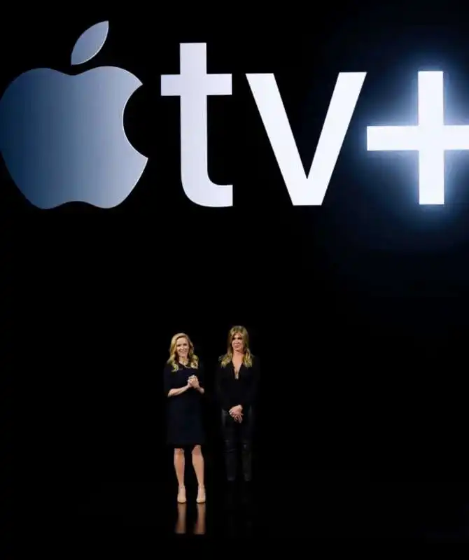 reese witherspoon jennifer aniston presentazione apple tv+ 2