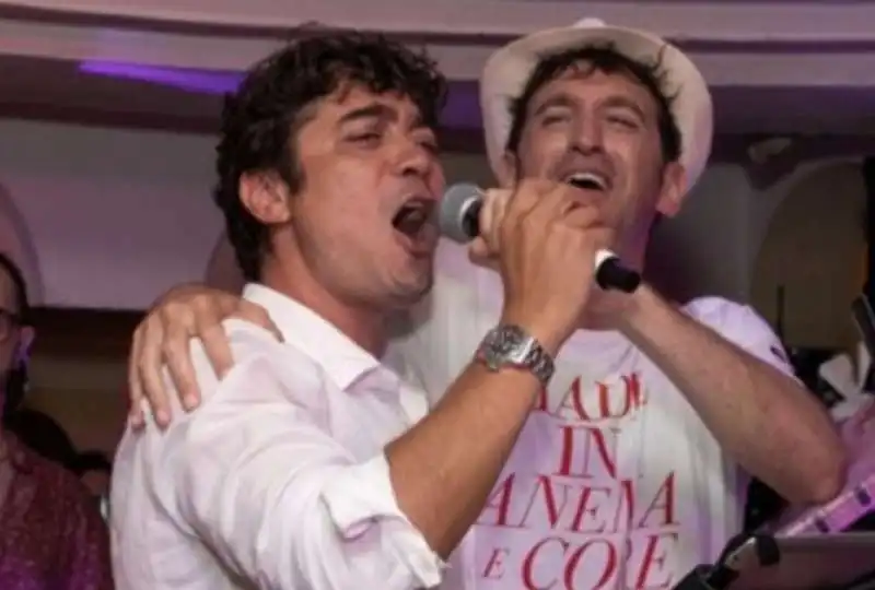 riccardo scamarcio all'anema e core di capri