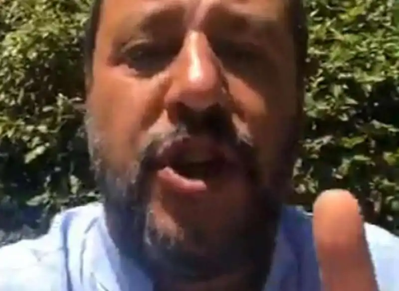 SALVINI IN DIRETTA FACEBOOK