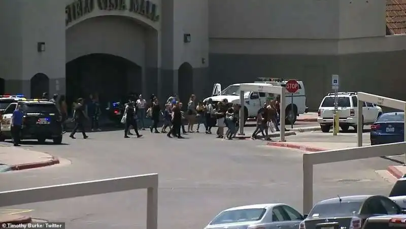 sparatoria al cielo vista mall di el paso 1