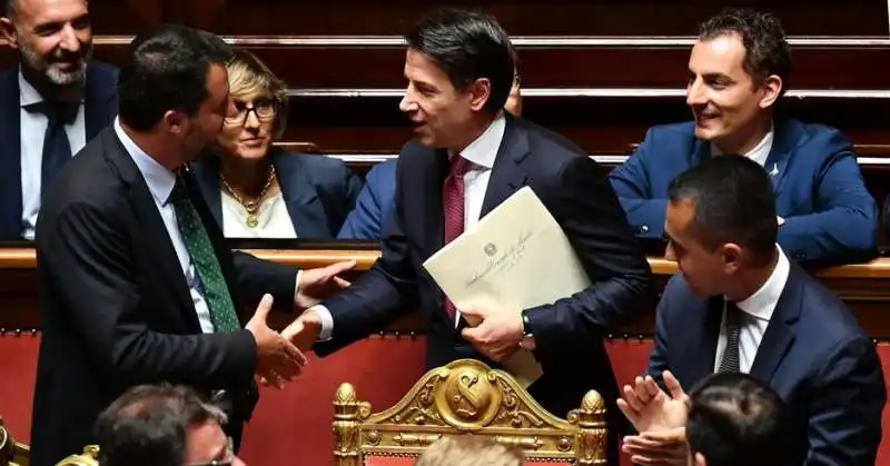 STRETTA DI MANO TRA SALVINI E CONTE AL SENATO