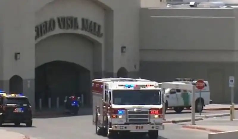 texas, sparatoria in un centro commerciale di el paso 11