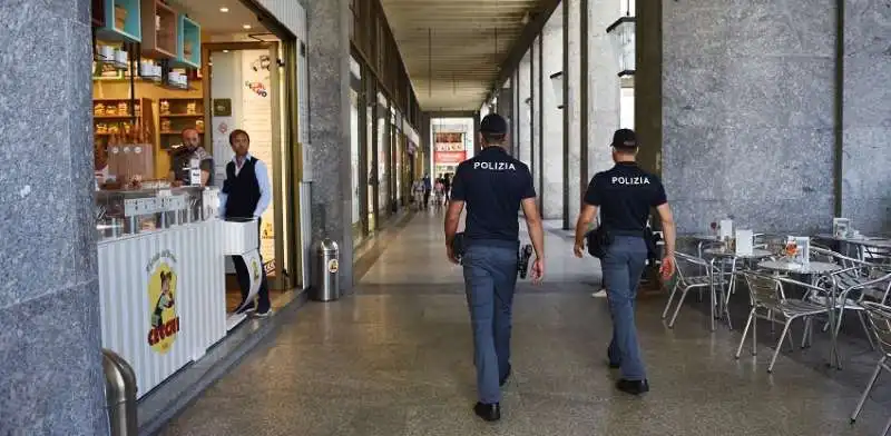 torino, donna sequestrata in piazza san carlo 2