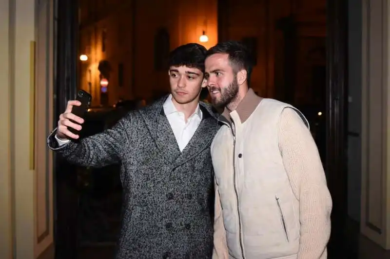 un selfie con miralem pjanic