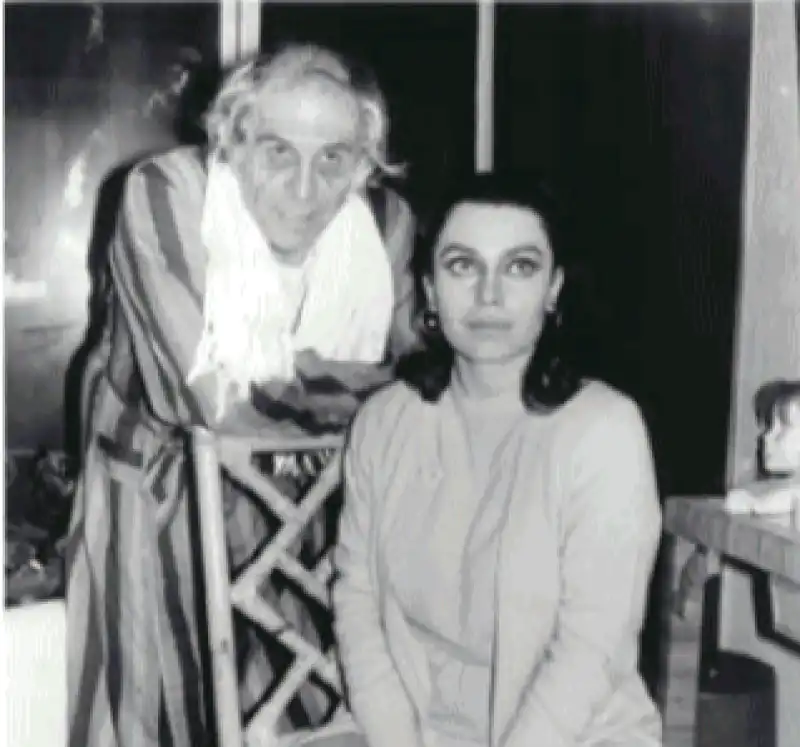 veronica lario a teatro nel magnifico cornuto con enrico maria salerno   1980