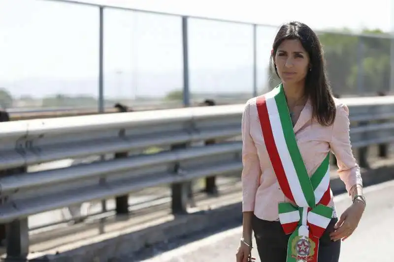 virginia raggi sulla tangenziale est