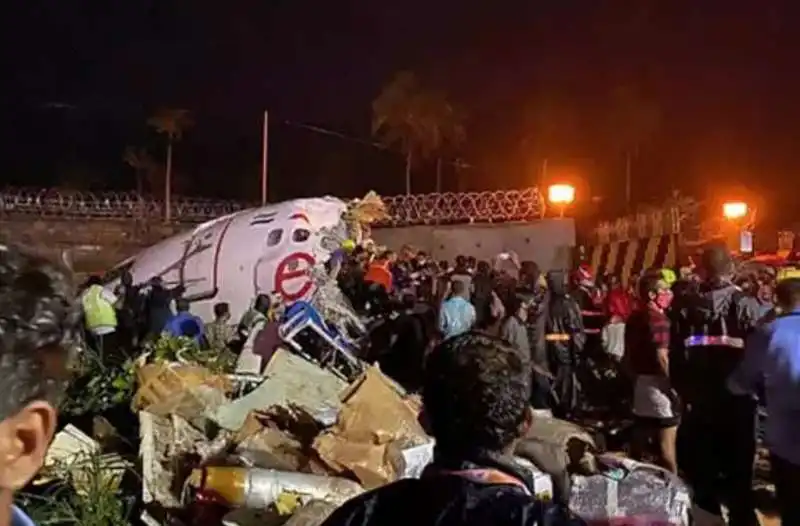 aereo precipitato a kerala, in india 11