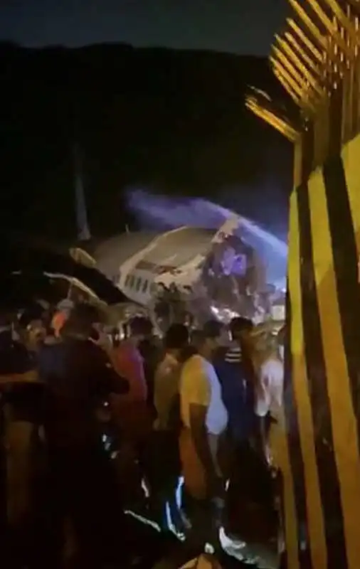 aereo precipitato a kerala, in india 12