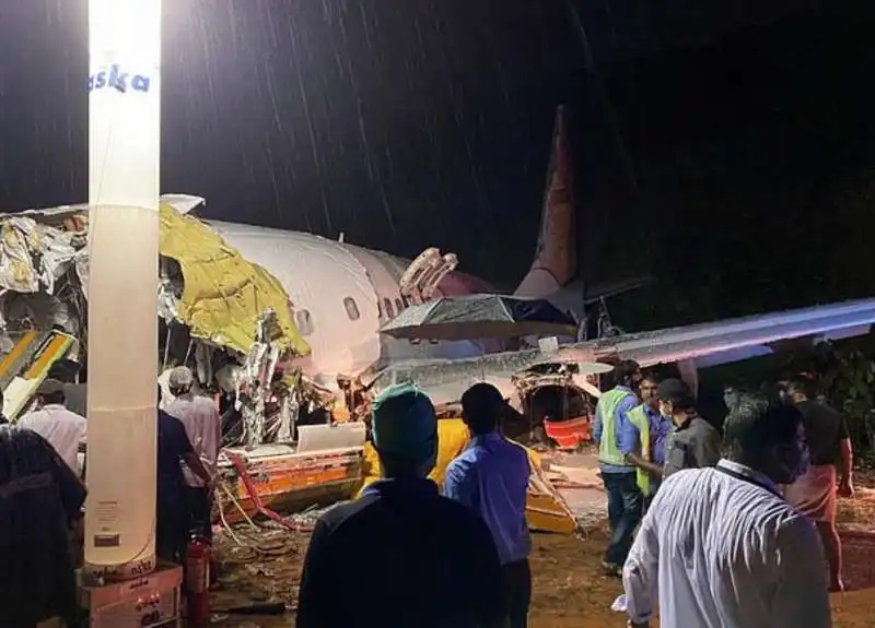 aereo precipitato a kerala, in india 18