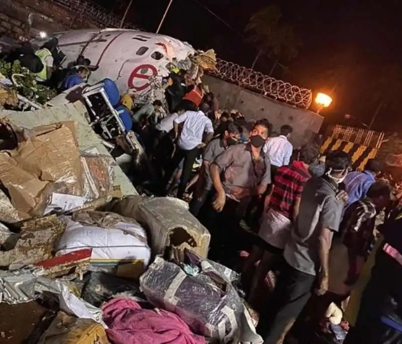 aereo precipitato a kerala, in india 5