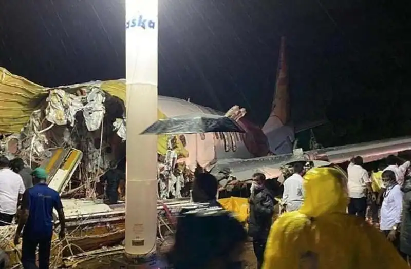 aereo precipitato a kerala, in india 7