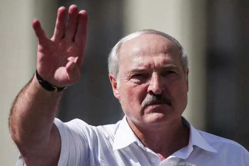 aleksandr lukashenko in piazza 1