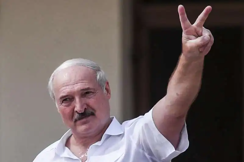 aleksandr lukashenko in piazza 11