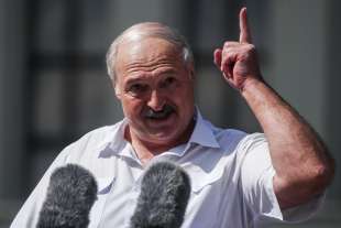 aleksandr lukashenko in piazza 2