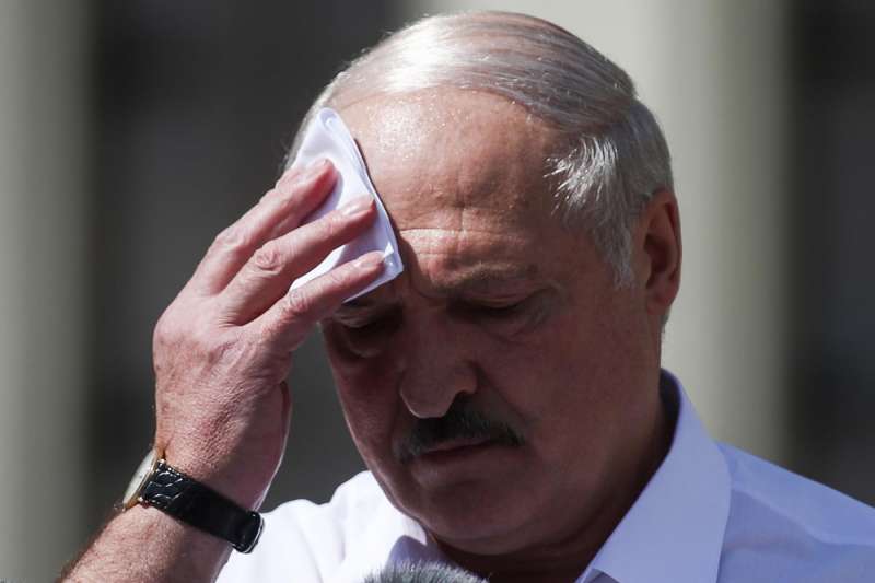 aleksandr lukashenko in piazza 6