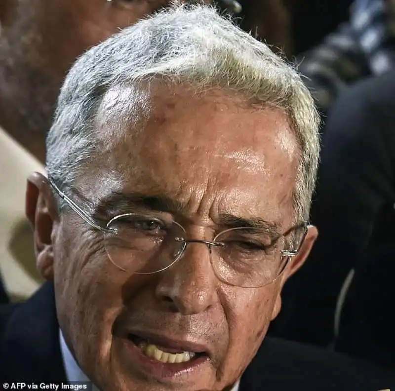 ALVARO URIBE 5