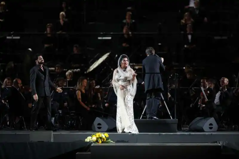 Anna Netrebko  Yusif Eyvazov - Napoli