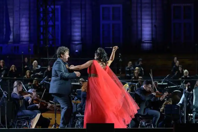 Anna Netrebko  Yusif Eyvazov - Napoli