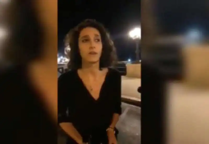 BARI - LA DENUNCIA DI UNA RAGAZZA CONTRO I PARCHEGGIATORI ABUSIVI