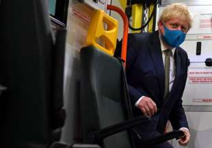 BORIS JOHNSON CON LA MASCHERINA 1