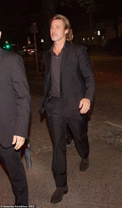 brad pitt al ristorante di ronald mary