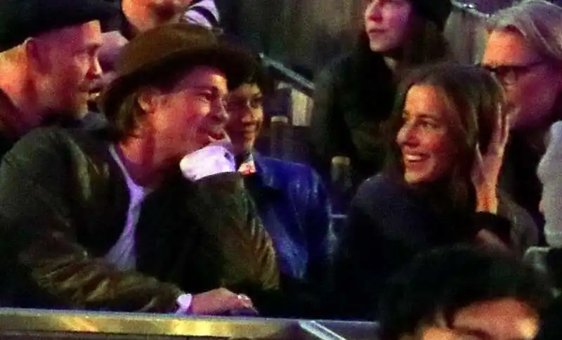 brad pitt e nicole poturalski  3