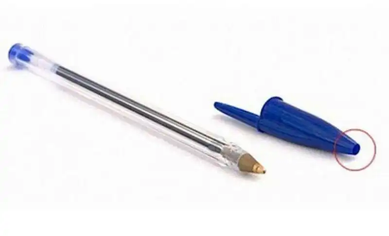  buco sul tappo delle penne bic