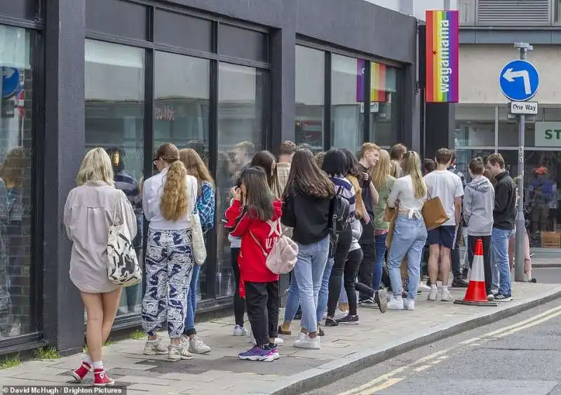 file a brighton per l'ultimo giorno del programma eat out to help out